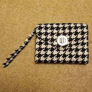 Vera Bradley wristlet in midnight houndstooth